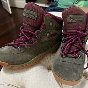 NWOT Columbia hiking shoes